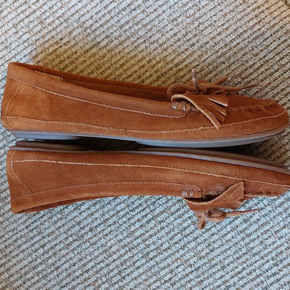 Minnetonka Moccasins - Picture 6 of 8